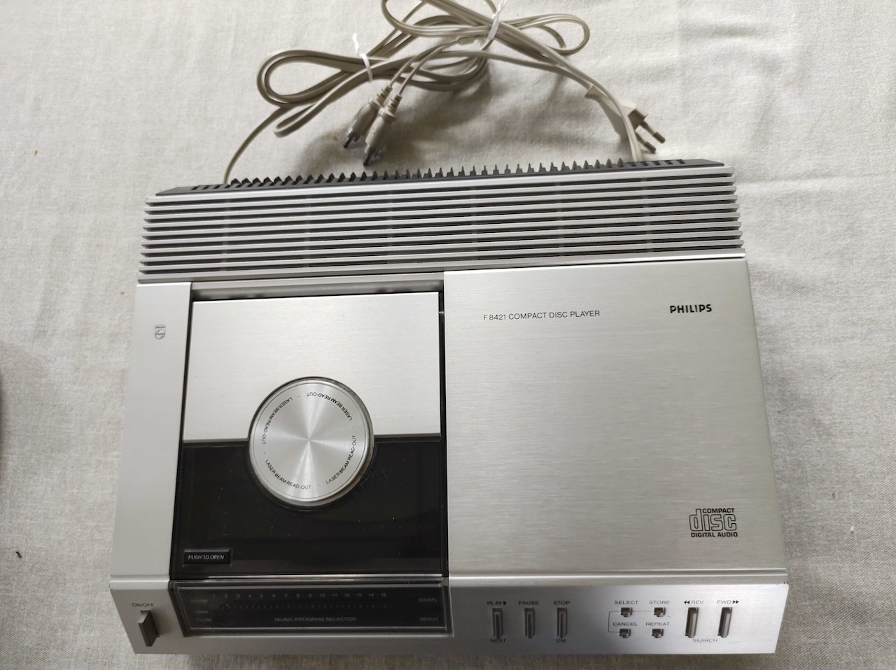 F 8421 Compact Disc Player - Bram Jacobse